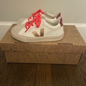 Toddler girl size 11 Veja Esplar sneakers white with gold logo bright pink laces